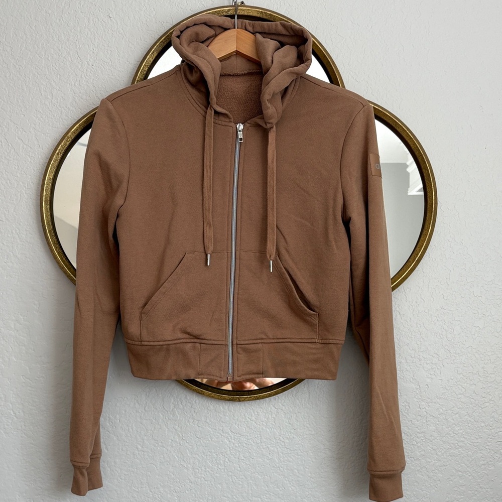 EUC ALO Yoga Brown Hoodie in toasted almond